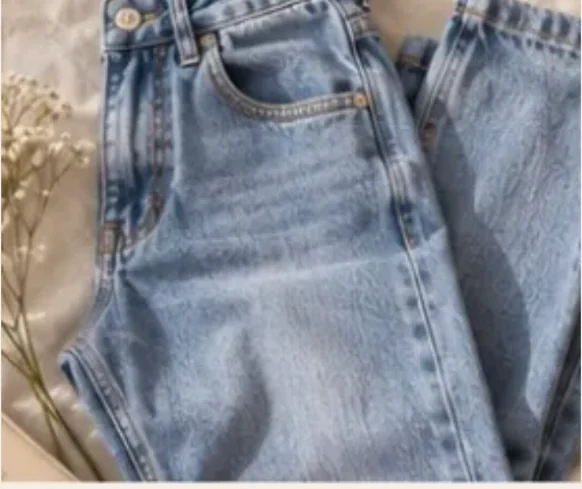 Relaxed fit light blue jeans, illustrative example
